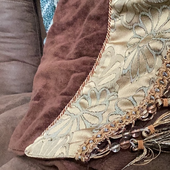 Towels, two sets ,1lg.and1handtowel in set , brown from croscill homes . - Picture 6 of 10